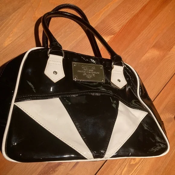 AKDMKS Black and White Handbag - Picture 3 of 9